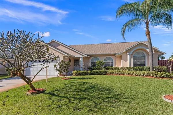 Jensen Beach, FL 34957,917 NE Maranta Terrado