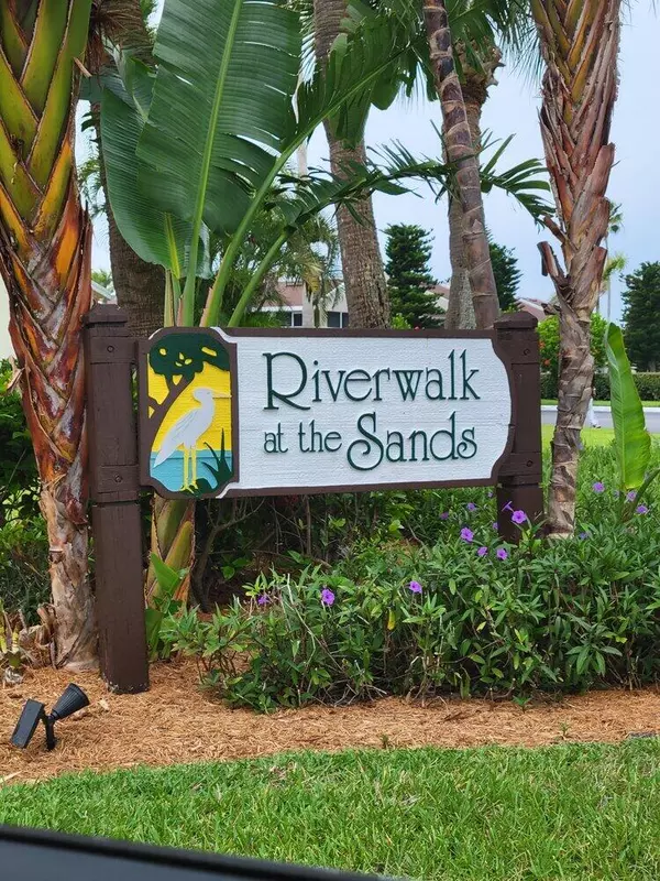 Hutchinson Island, FL 34949,206 River WALK