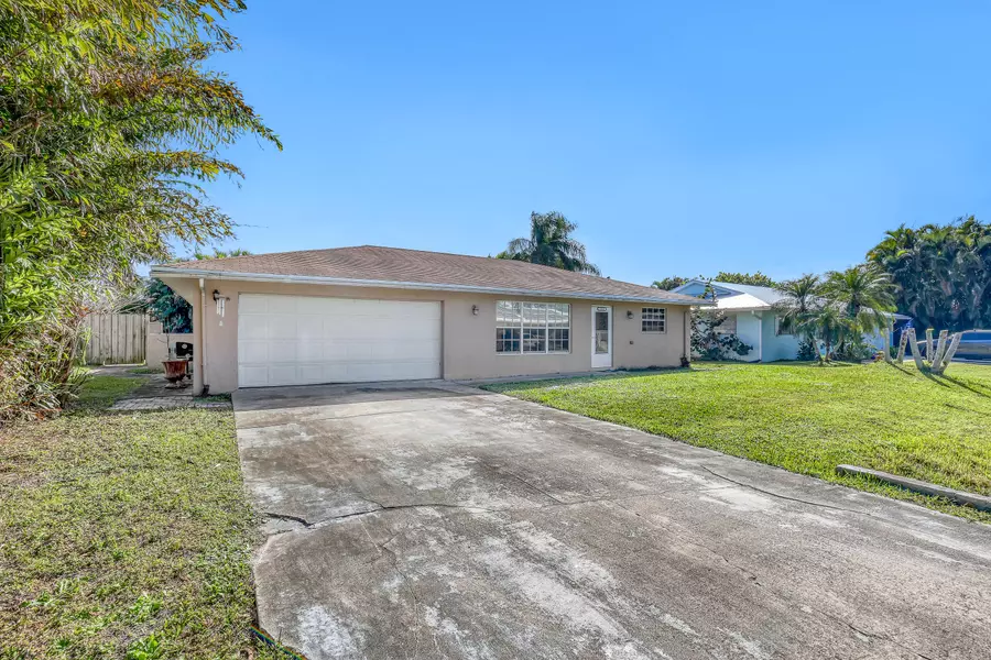 1912 SE Jackson ST, Stuart, FL 34997