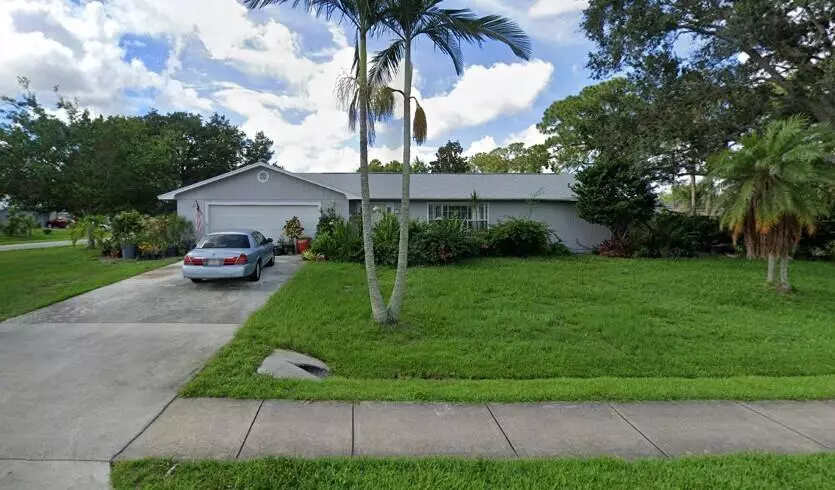 532 SE Thornhill DR, Port Saint Lucie, FL 34983