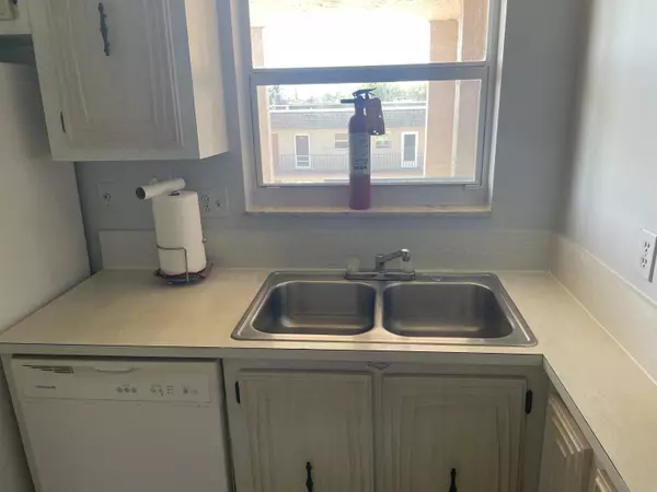 Palm Springs, FL 33461,725 Lori DR 407