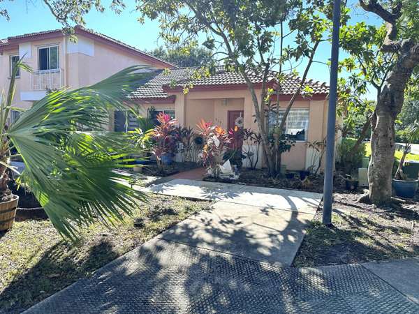 519 NW 208th WAY, Pembroke Pines, FL 33029