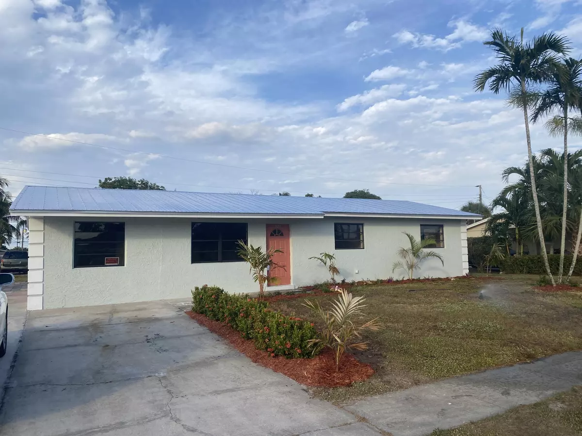 Riviera Beach, FL 33404,320 W 21st ST