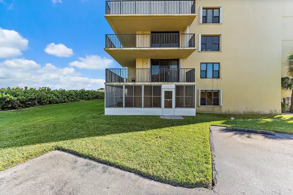 Jensen Beach, FL 34957,7370 S Ocean DR 111