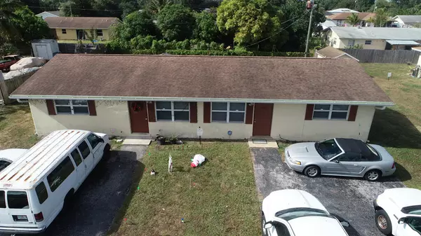 1675 E Breezy LN, West Palm Beach, FL 33417