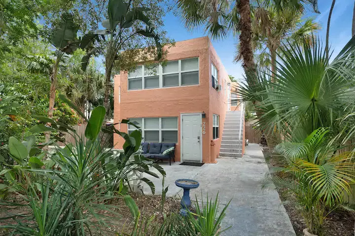 Lake Worth Beach, FL 33460,226 S Palmway 1