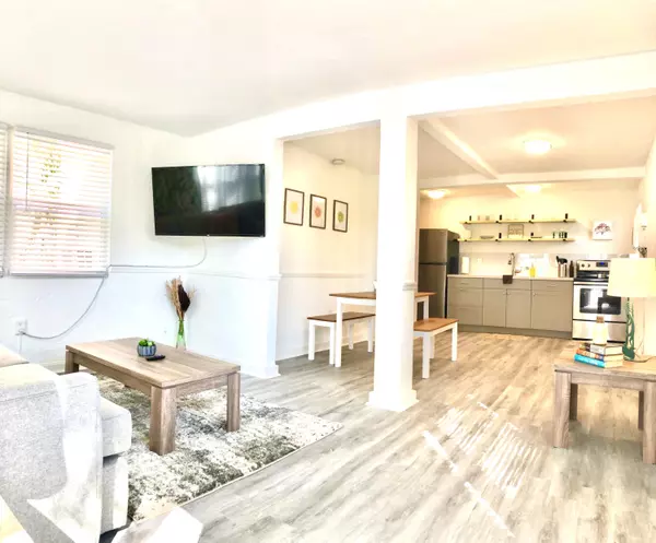 Lake Worth Beach, FL 33460,226 S Palmway 1
