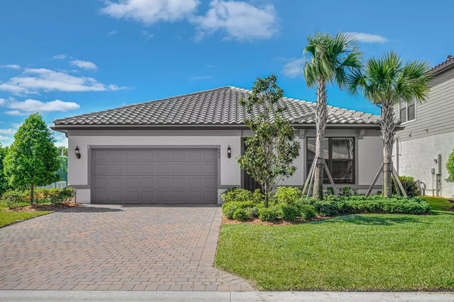 692 SE Boboli WAY, Port Saint Lucie, FL 34984