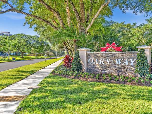 Pompano Beach, FL 33069,3510 Oaks WAY 409