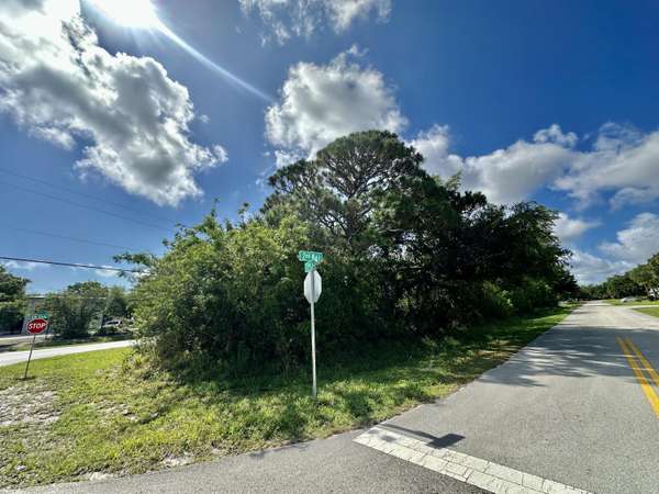 Vero Beach, FL 32962,1365 SW Old Dixie HWY