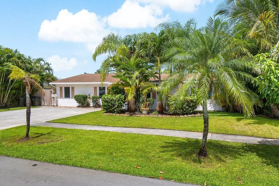 904 Ironwood RD, North Palm Beach, FL 33408