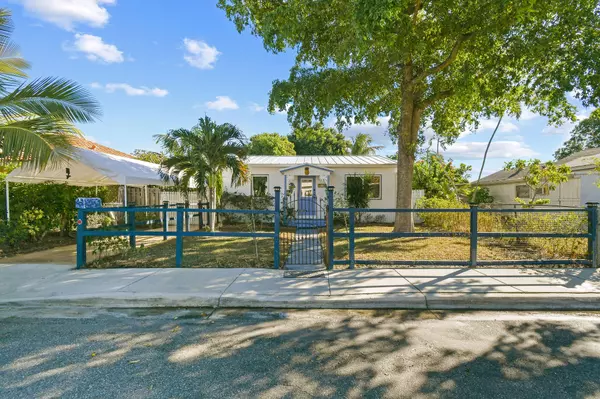 Lake Worth Beach, FL 33460,726 N E ST