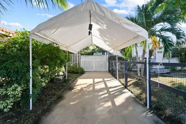 Lake Worth Beach, FL 33460,726 N E ST