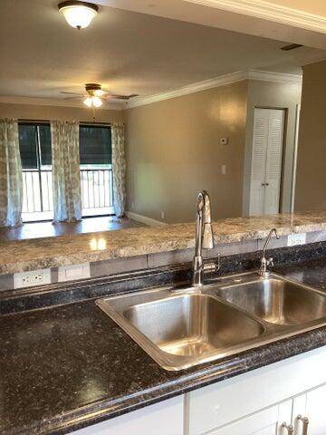 Boca Raton, FL 33487,160 NW 70th ST 205