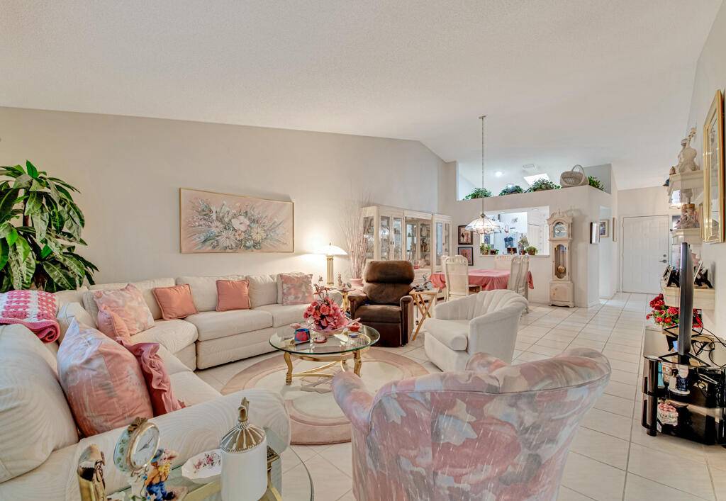 Boynton Beach, FL 33437,9976 Seacrest CIR A