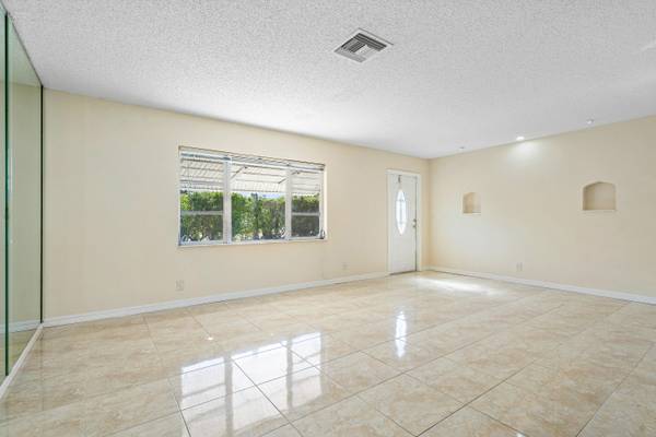 Boynton Beach, FL 33426,1403 SW 22nd WAY