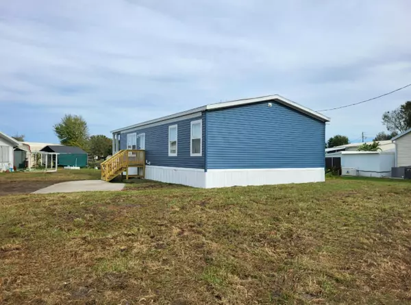 1028 Peach LN, Okeechobee, FL 34974