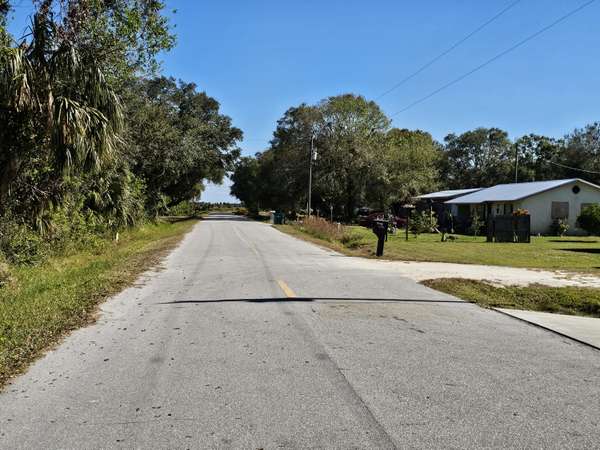 Okeechobee, FL 34972,000 NW 87 CT