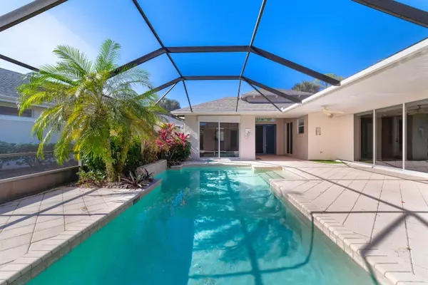 693 SW Hampton Woods LN, Vero Beach, FL 32962