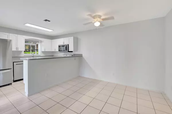 Delray Beach, FL 33445,2930 SW 22nd CIR 14c