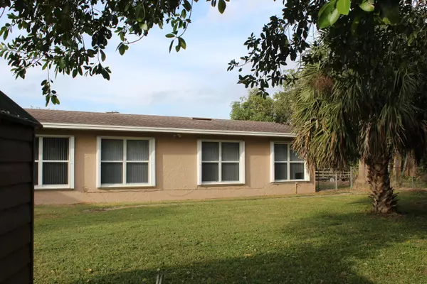 Clewiston, FL 33440,716 Poinsetta