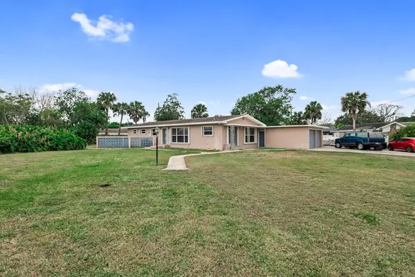 Clewiston, FL 33440,716 Poinsetta