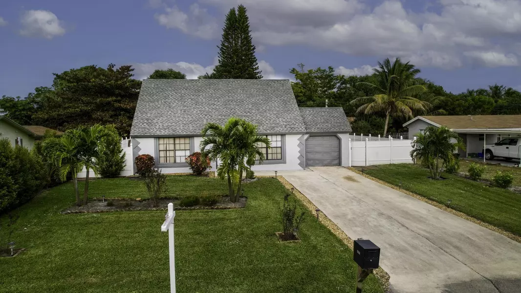 611 Angler DR, Delray Beach, FL 33445