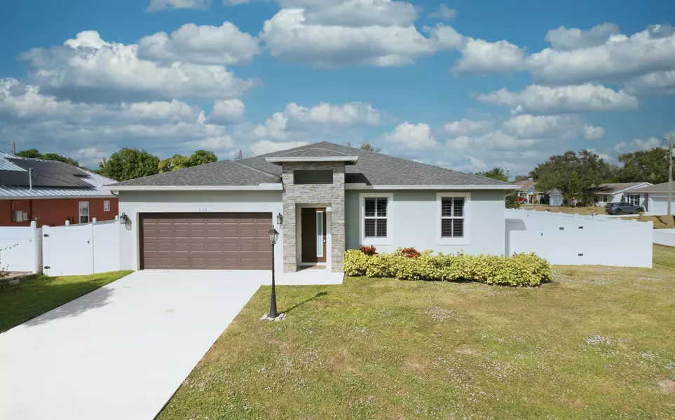 901 SW Connecticut TER, Port Saint Lucie, FL 34953