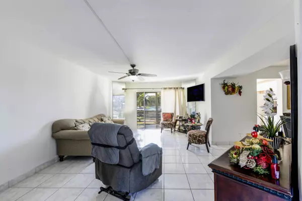 Lake Worth, FL 33467,3590 Via Poinciana 212