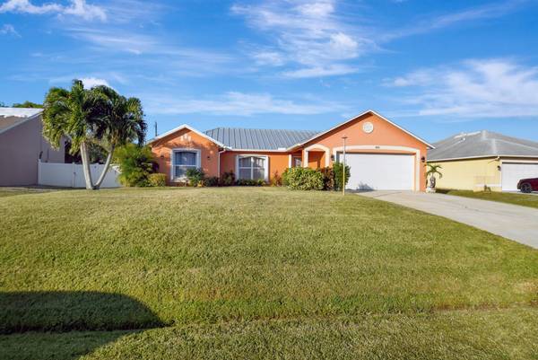 681 SE SE Streamlet AVE, Port Saint Lucie, FL 34983