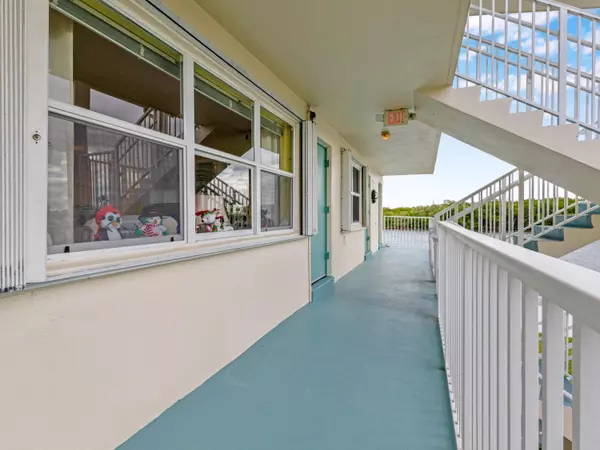 Boynton Beach, FL 33435,850 E Horizons 211