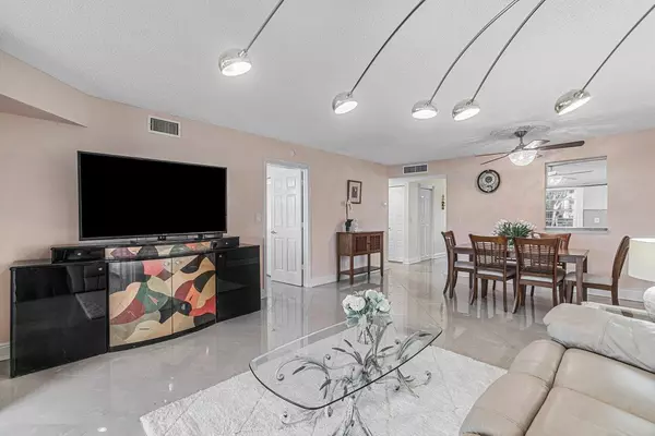 Delray Beach, FL 33446,25 Abbey LN 108