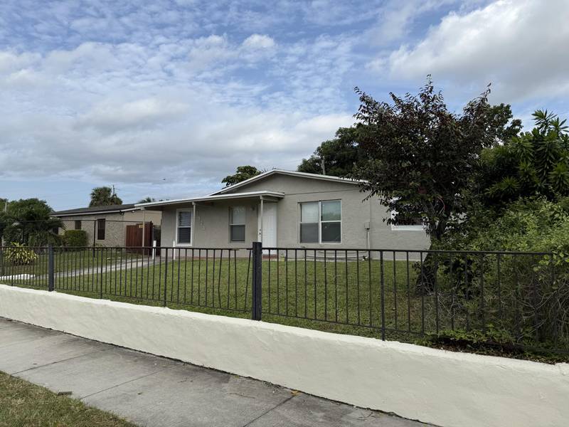 1520 W 11th ST, Riviera Beach, FL 33404