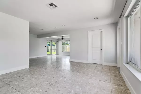 Pompano Beach, FL 33060,242 SW 9th ST