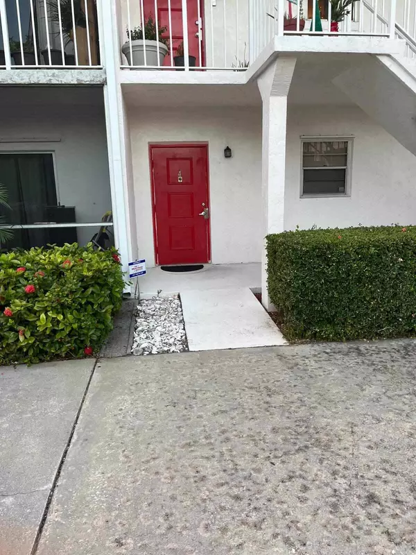 Lake Worth, FL 33460,531 N J ST 4