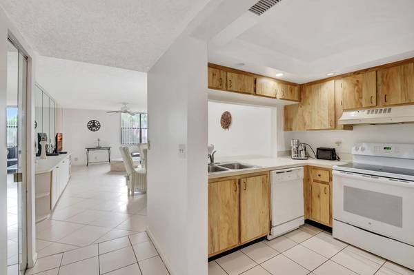 Delray Beach, FL 33444,600 Egret CIR 7204