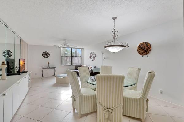 Delray Beach, FL 33444,600 Egret CIR 7204