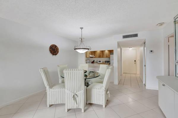 Delray Beach, FL 33444,600 Egret CIR 7204