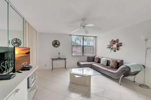 Delray Beach, FL 33444,600 Egret CIR 7204