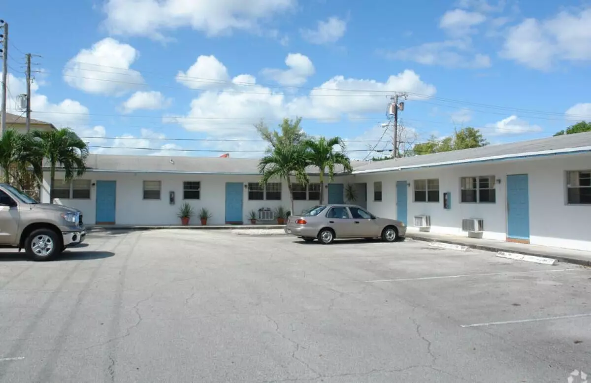 Lake Worth, FL 33460,1525 S N ST 6