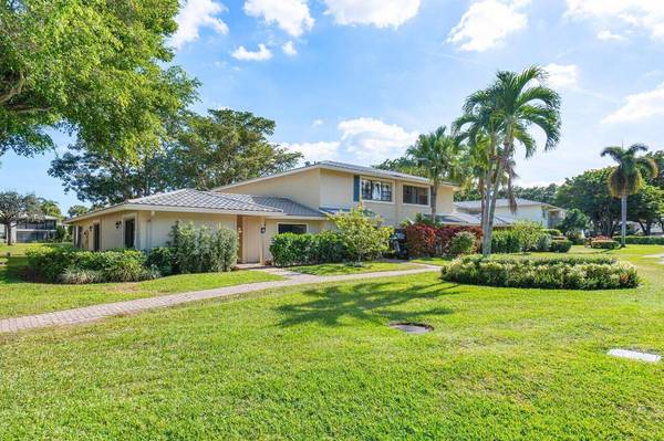 4 Westgate LN A, Boynton Beach, FL 33436