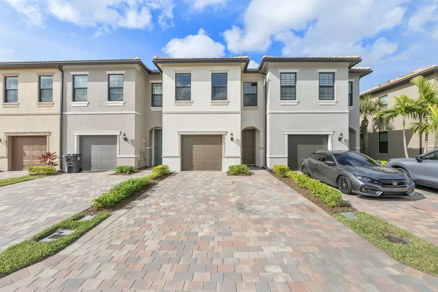 4853 Chantilly RD, Lake Worth, FL 33467