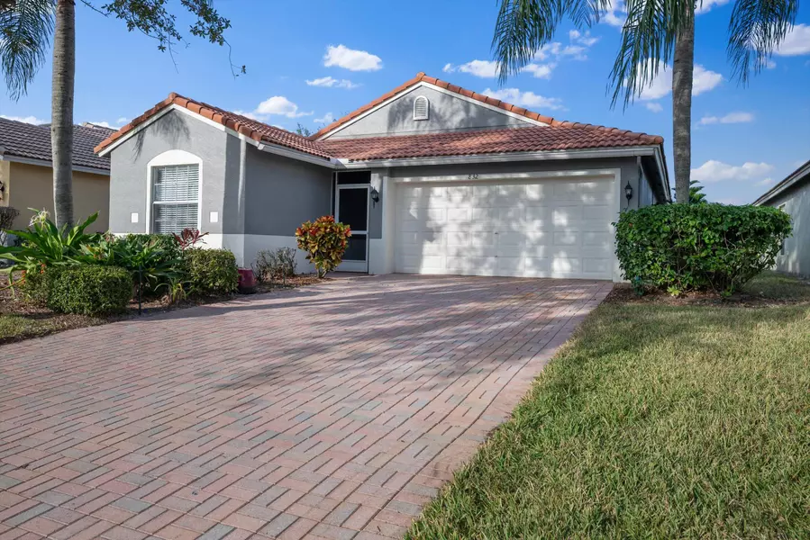 832 NW Greenwich CT, Port Saint Lucie, FL 34983