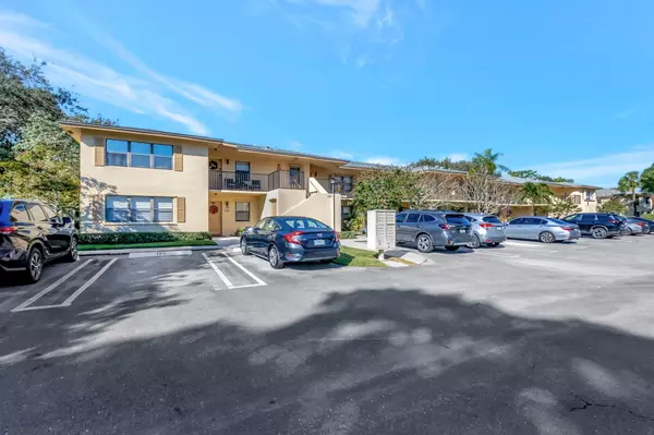 Delray Beach, FL 33445,2916 SW 22nd CIR 202b