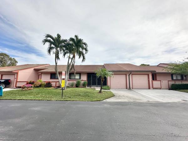 118 Mayfair LN, Boynton Beach, FL 33426