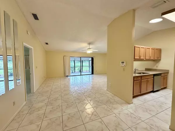 Boynton Beach, FL 33426,118 Mayfair LN