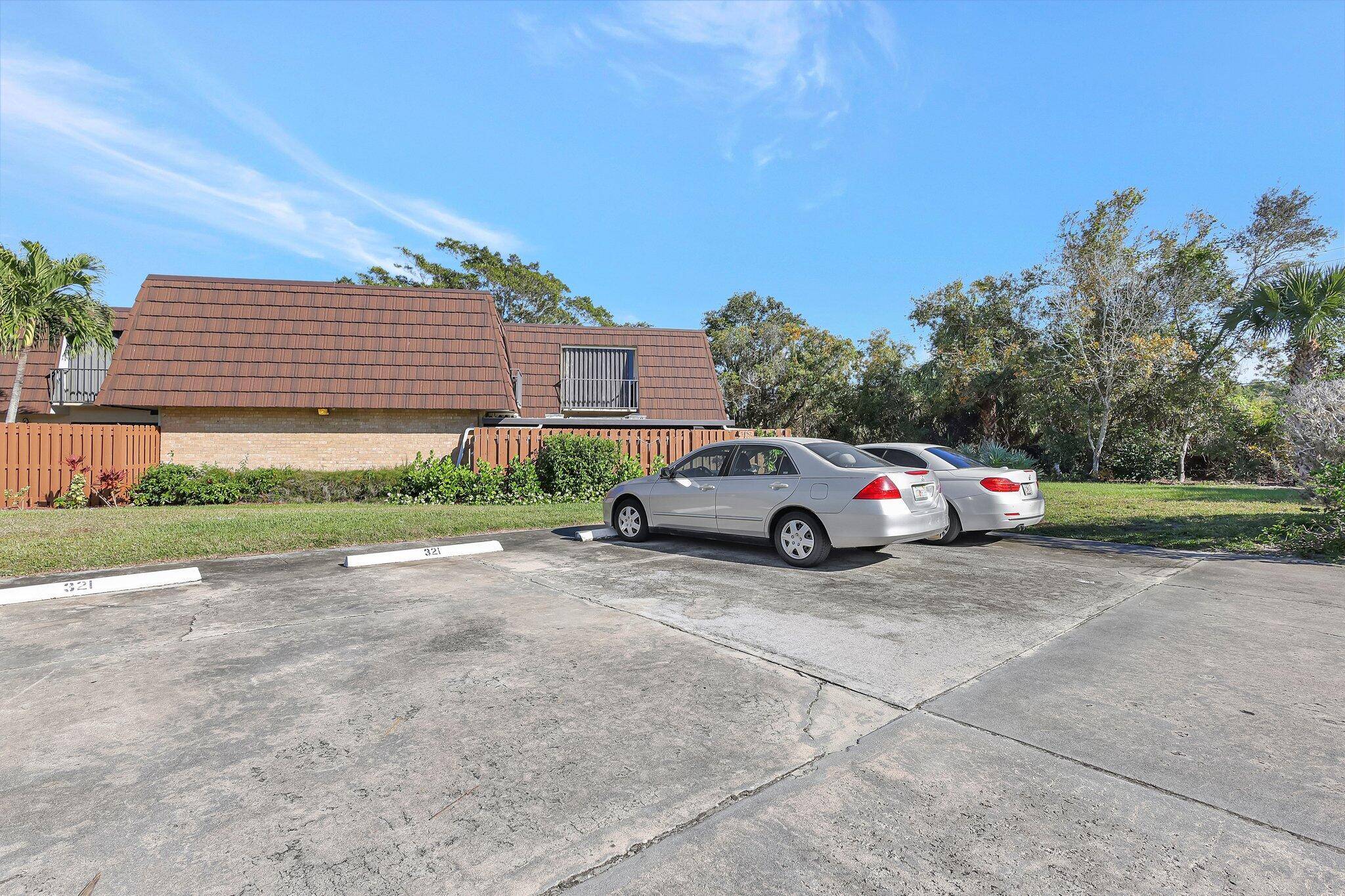 Stuart, FL 34997,5852 SE Riverboat DR 321