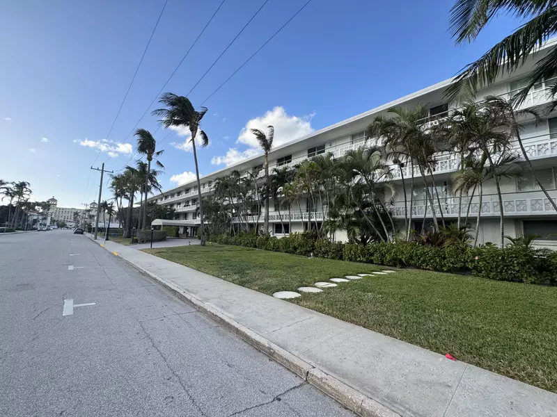 139 Sunrise AVE 1090, Palm Beach, FL 33480