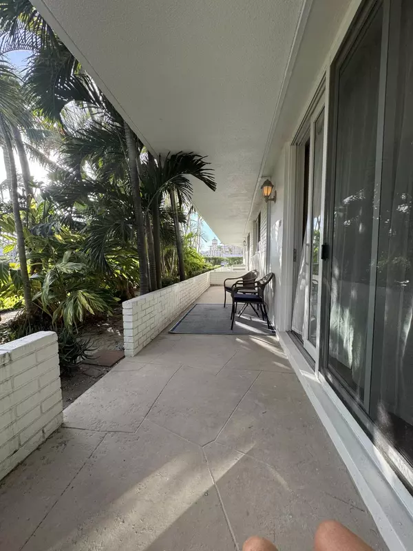 Palm Beach, FL 33480,139 Sunrise AVE 1090