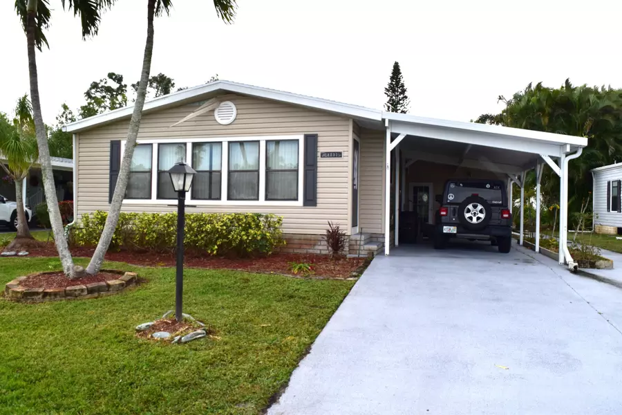 8231 Cinnamon LN, Port Saint Lucie, FL 34952